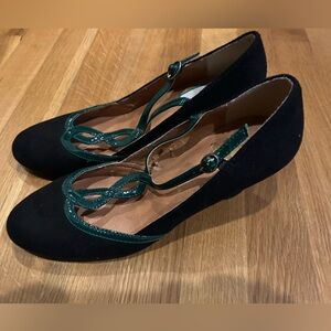 Crown Vintage Black and Green Heels